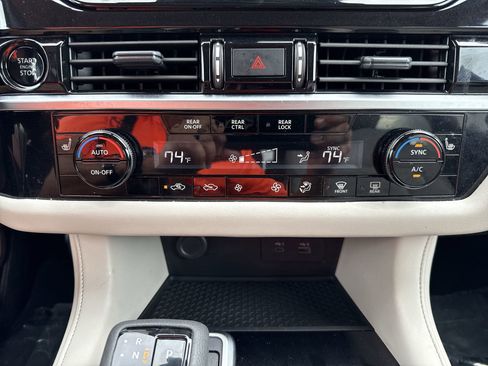 Used 2025 Nissan Pathfinder SV FWD image 16