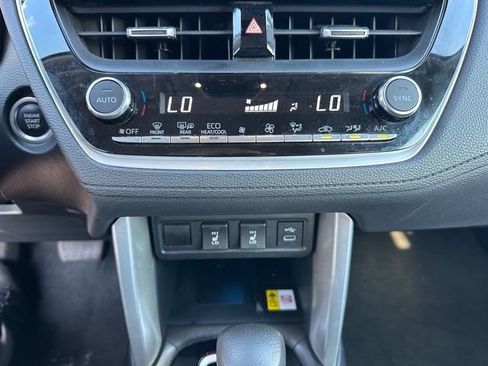 Used 2023 Toyota Corolla Cross XLE image 31