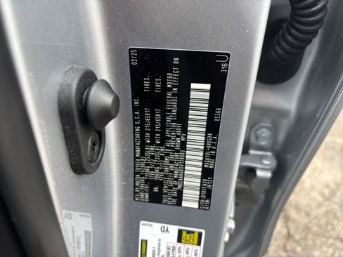 Used 2025 Toyota Corolla Cross LE image 27