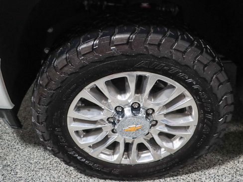 Used 2022 Chevrolet Silverado 2500 High Country w/ Safety Package II AWD/4WD image 11