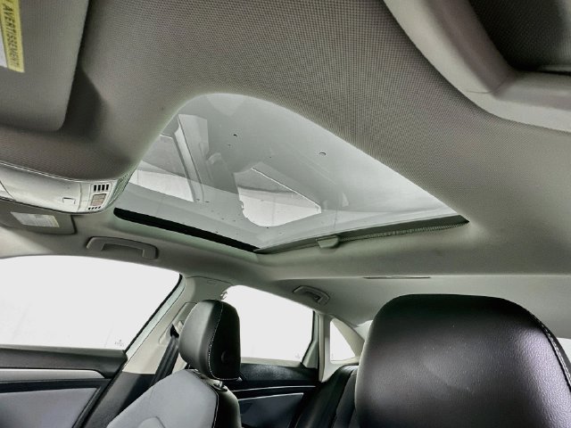 Used 2025 Volkswagen Jetta SE w/ Sunroof Package FWD image 21