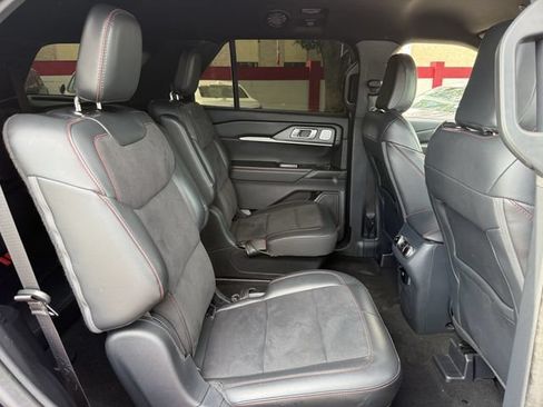Used 2025 Ford Explorer ST RWD image 32