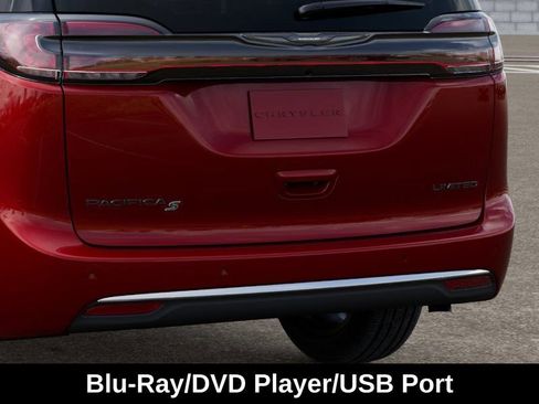 New 2026 Chrysler Pacifica Limited w/ Uconnect Theater Family Group image 14