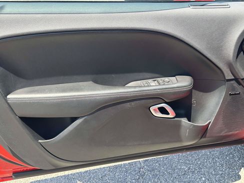 Used 2016 Dodge Challenger SRT RWD image 20