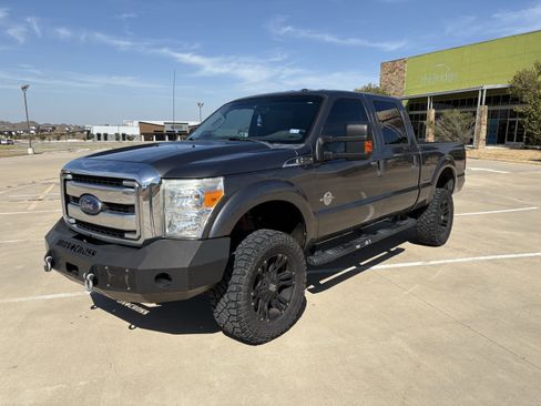 Used 2016 Ford F250 XLT w/ XLT Value Package image 2