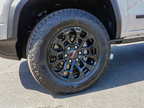 New 2026 GMC Canyon Elevation w/ Convenience Package RWD image 7