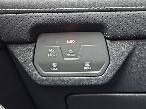 New 2025 Volkswagen Atlas SEL image 10