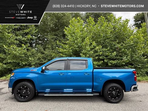 Used 2022 Chevrolet Silverado 1500 LT AWD/4WD image 1