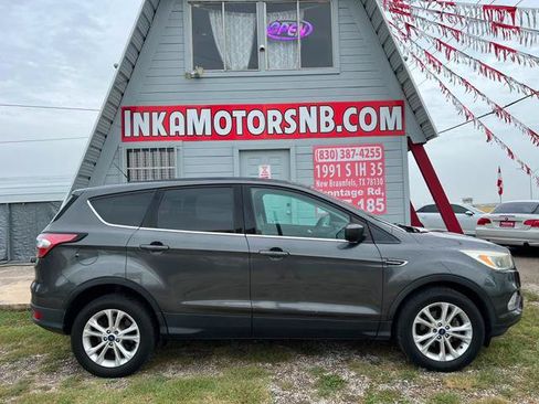 Used 2017 Ford Escape SE FWD image 9