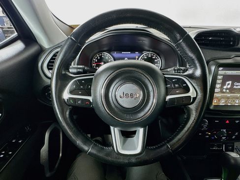 Used 2018 Jeep Renegade Latitude w/ UConnect 8.4 Nav Group FWD image 11