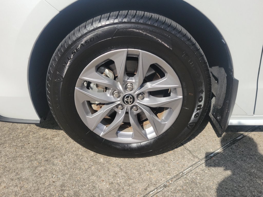 Certified 2022 Toyota Sienna XLE FWD image 28