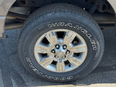 Used 2012 Ford F150 XLT w/ XLT Chrome Pkg image 12