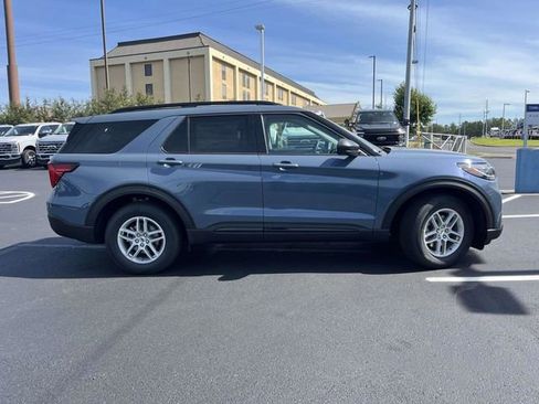New 2026 Ford Explorer Active RWD image 3