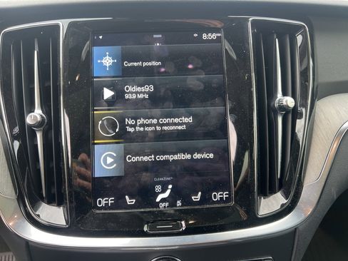 Used 2022 Volvo V60 T5 Cross Country w/ Climate Package image 18