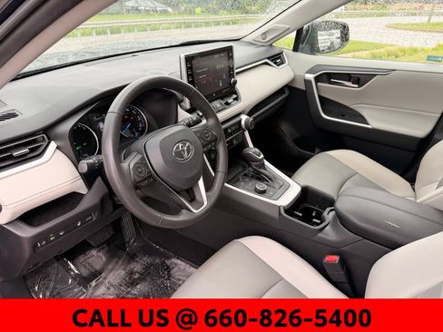 Used 2022 Toyota RAV4 XLE Premium AWD/4WD image 29