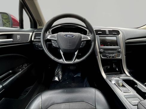 Used 2017 Ford Fusion SE w/ Equipment Group 201A FWD image 8