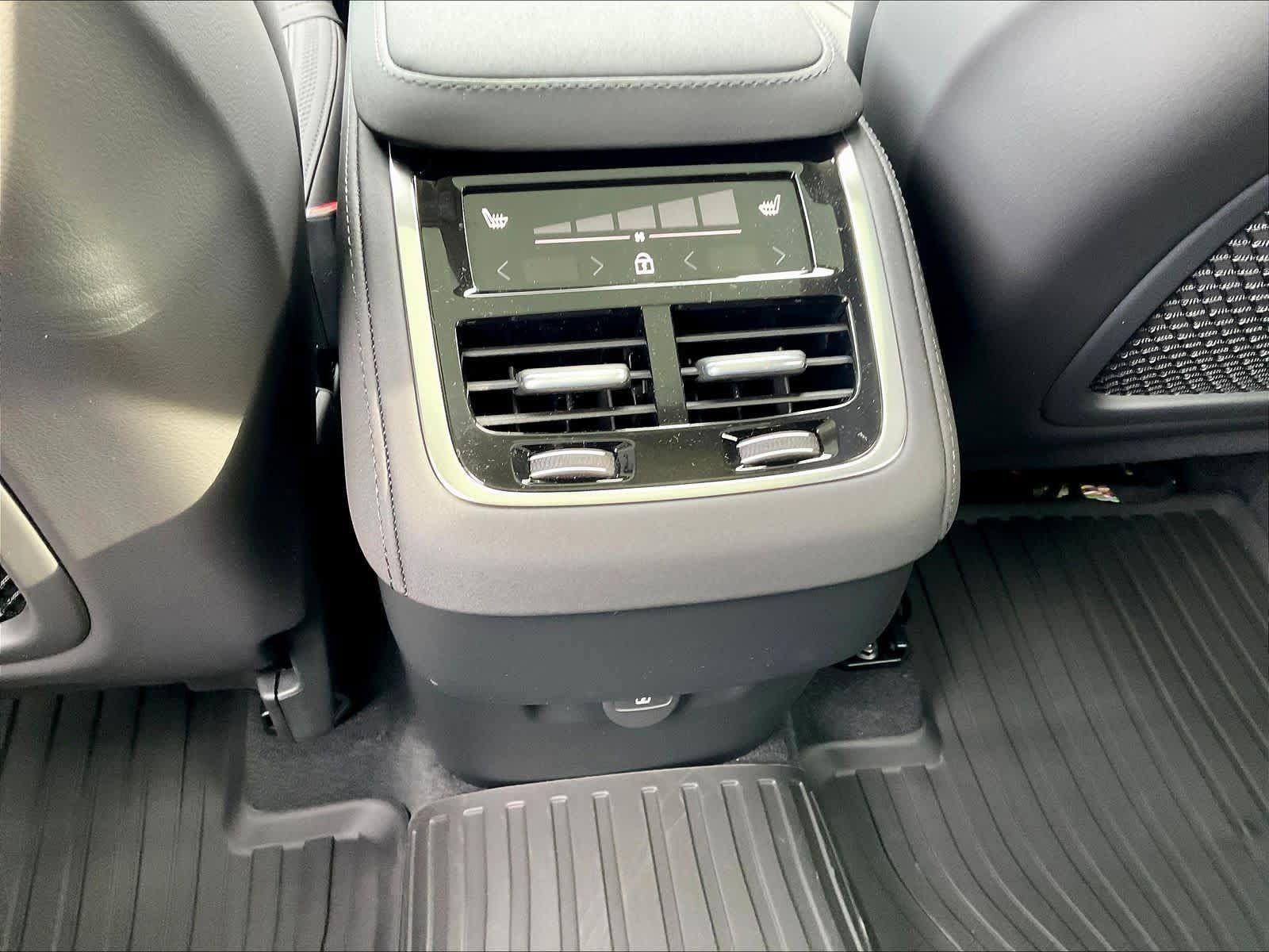 New 2026 Volvo XC90 B5 Plus w/ Protection Package AWD/4WD image 16