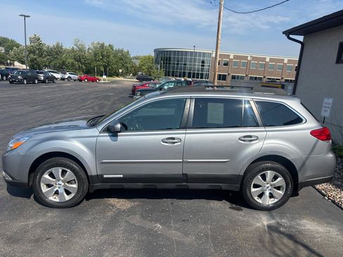 Used 2011 Subaru Outback 3.6R Limited AWD/4WD image 6