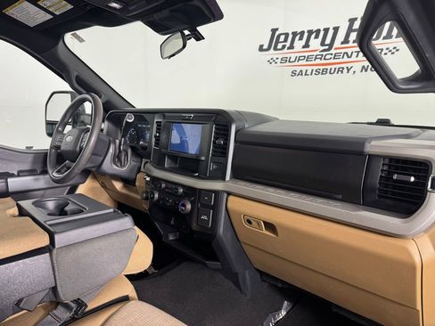 Used 2025 Ford F250 XLT AWD/4WD image 33