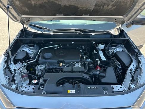 Used 2021 Toyota RAV4 LE FWD image 30