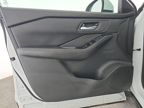 Used 2025 Nissan Rogue SV AWD/4WD image 27