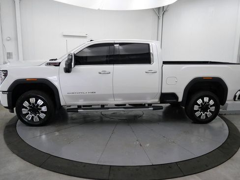Used 2024 GMC Sierra 2500 Denali w/ Denali Reserve Package AWD/4WD image 4