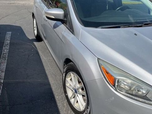 Used 2015 Ford Focus SE w/ SE Cold Weather Package FWD image 4