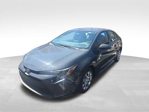 Used 2024 Toyota Corolla LE image 2