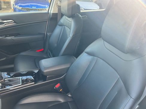 Certified 2025 Kia Sportage EX image 5