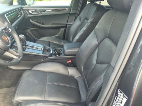 Used 2024 Porsche Macan AWD/4WD image 4