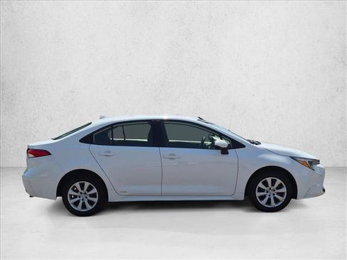 Used 2024 Toyota Corolla LE AWD/4WD image 4