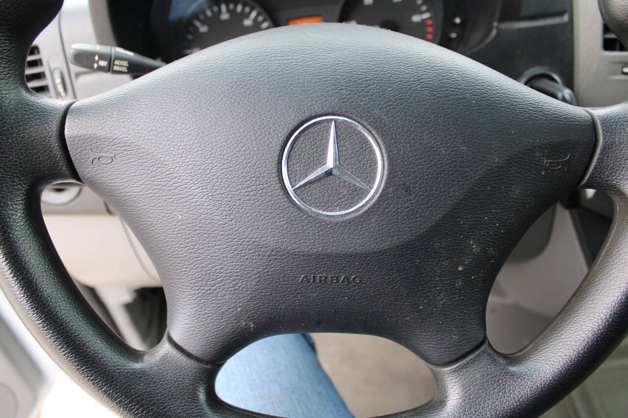 Used 2015 Mercedes-Benz Sprinter 2500 image 12