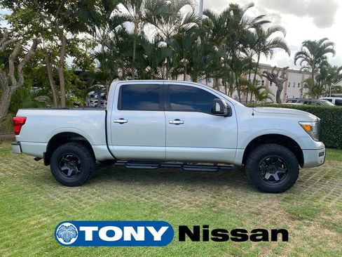 Used 2021 Nissan Titan SV w/ SV Convenience Package image 8