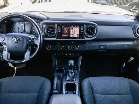 Used 2019 Toyota Tacoma TRD Sport w/ Technology Package image 12