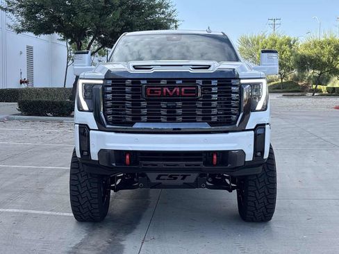 Used 2024 GMC Sierra 2500 Denali Ultimate AWD/4WD image 8