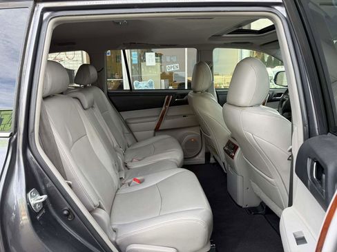 Used 2013 Toyota Highlander Limited image 11