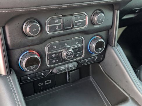 Used 2021 Chevrolet Tahoe LT w/ Luxury Package image 16