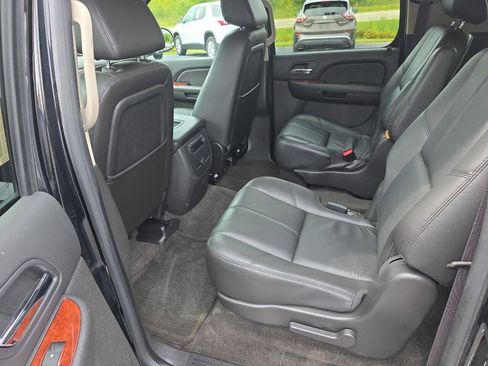 Used 2009 GMC Yukon XL SLT w/ Preferred Package AWD/4WD image 11