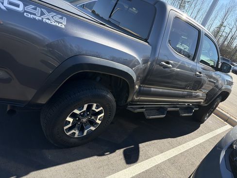 Used 2021 Toyota Tacoma TRD Off-Road image 11