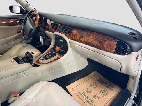 Used 1999 Jaguar XJ8 image 29
