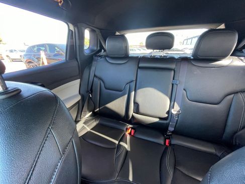 Used 2025 Jeep Compass Limited image 39