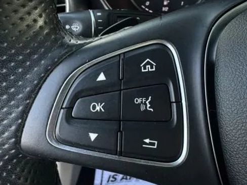Used 2018 Mercedes-Benz GLC 300 4MATIC w/ Premium Package image 30