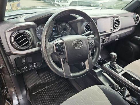 Used 2021 Toyota Tacoma TRD Off-Road w/ Technology Package AWD/4WD image 13