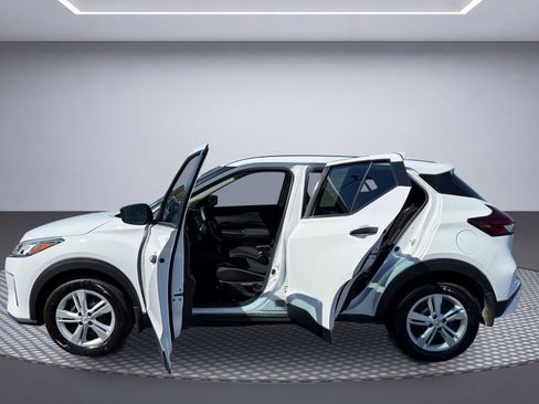 Used 2025 Nissan Kicks Play S FWD image 8