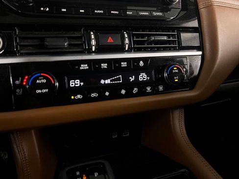 Used 2024 Nissan Pathfinder Platinum w/ Black Appearance Package image 16