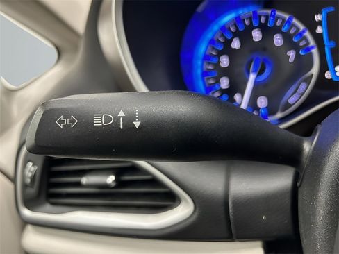 Used 2017 Chrysler Pacifica Touring w/ Tire & Wheel Group image 14