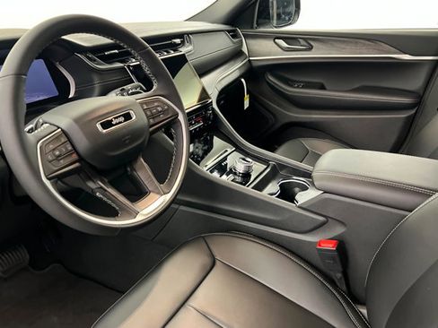 New 2025 Jeep Grand Cherokee L Limited w/ Trailer Tow Package image 15