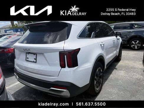 Certified 2025 Kia Sorento S w/ Panoramic Sunroof Package FWD image 2