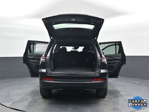Used 2025 Jeep Grand Cherokee Limited w/ Luxury Tech Group II image 44