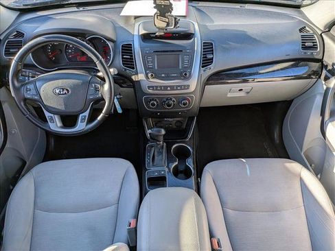 Used 2015 Kia Sorento LX image 14